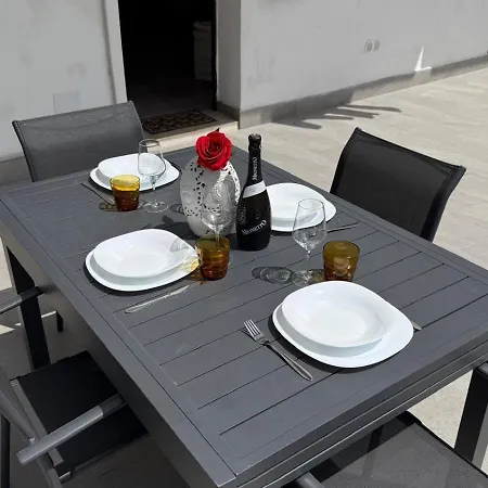 Dama House-free Parking *