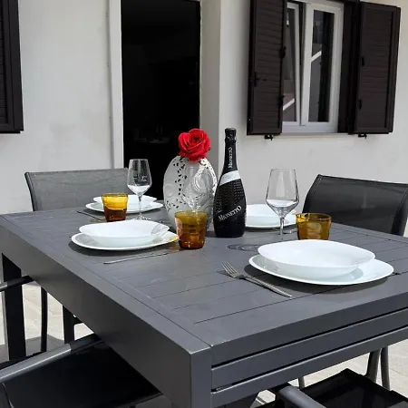 Dama House-free Parking *